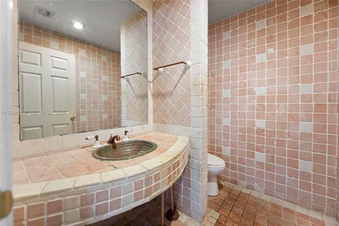 $2,800,000 | 37 Fort Royal Isle, Fort Lauderdale, FL 33308