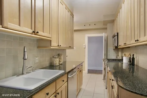 $649,000 | 3530 North Lake Shore Drive, Unit 7A, Chicago, IL 60657