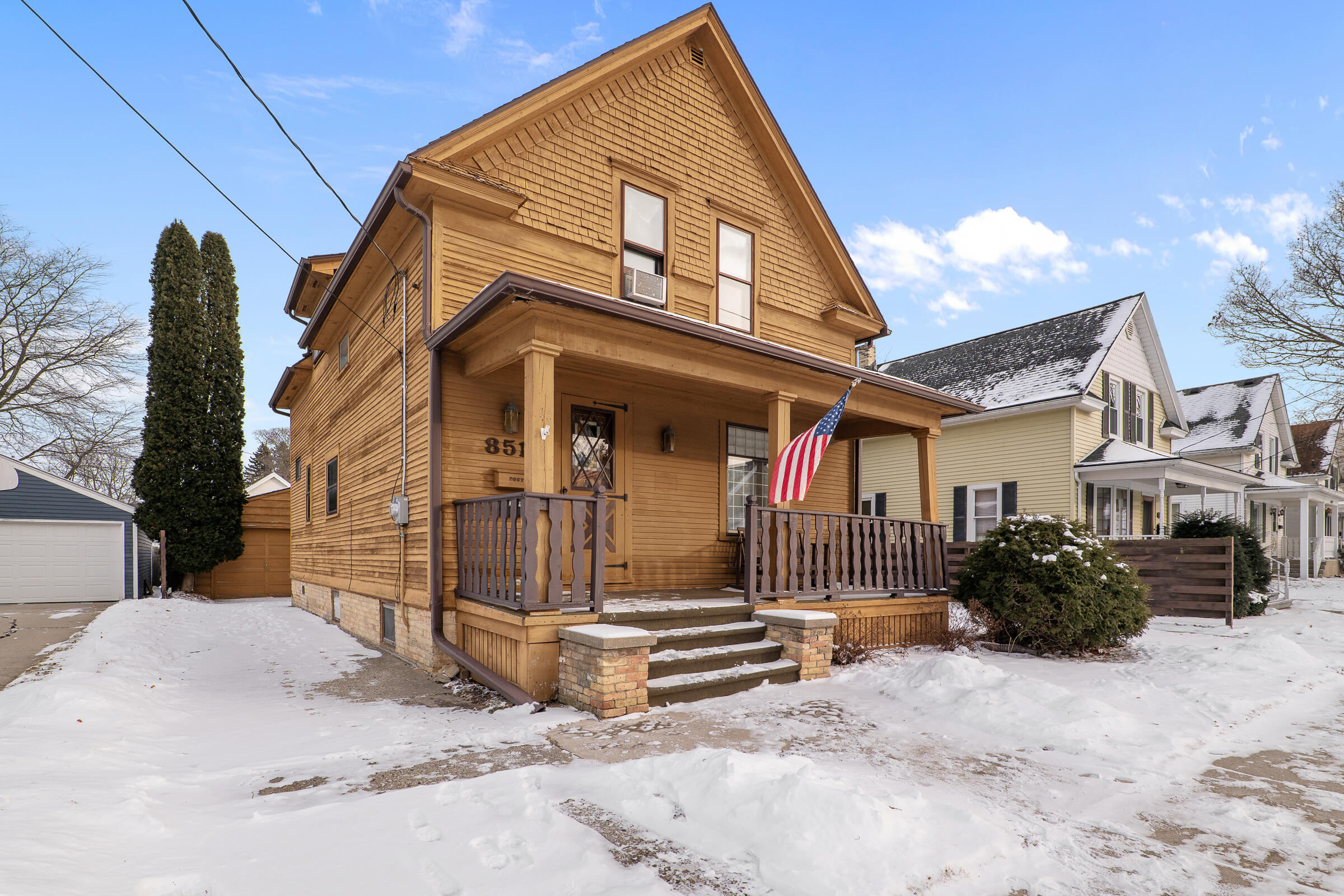 851 North 10th Street Manitowoc, WI 54220 - Photo 1 of 39 Welcome HOME!