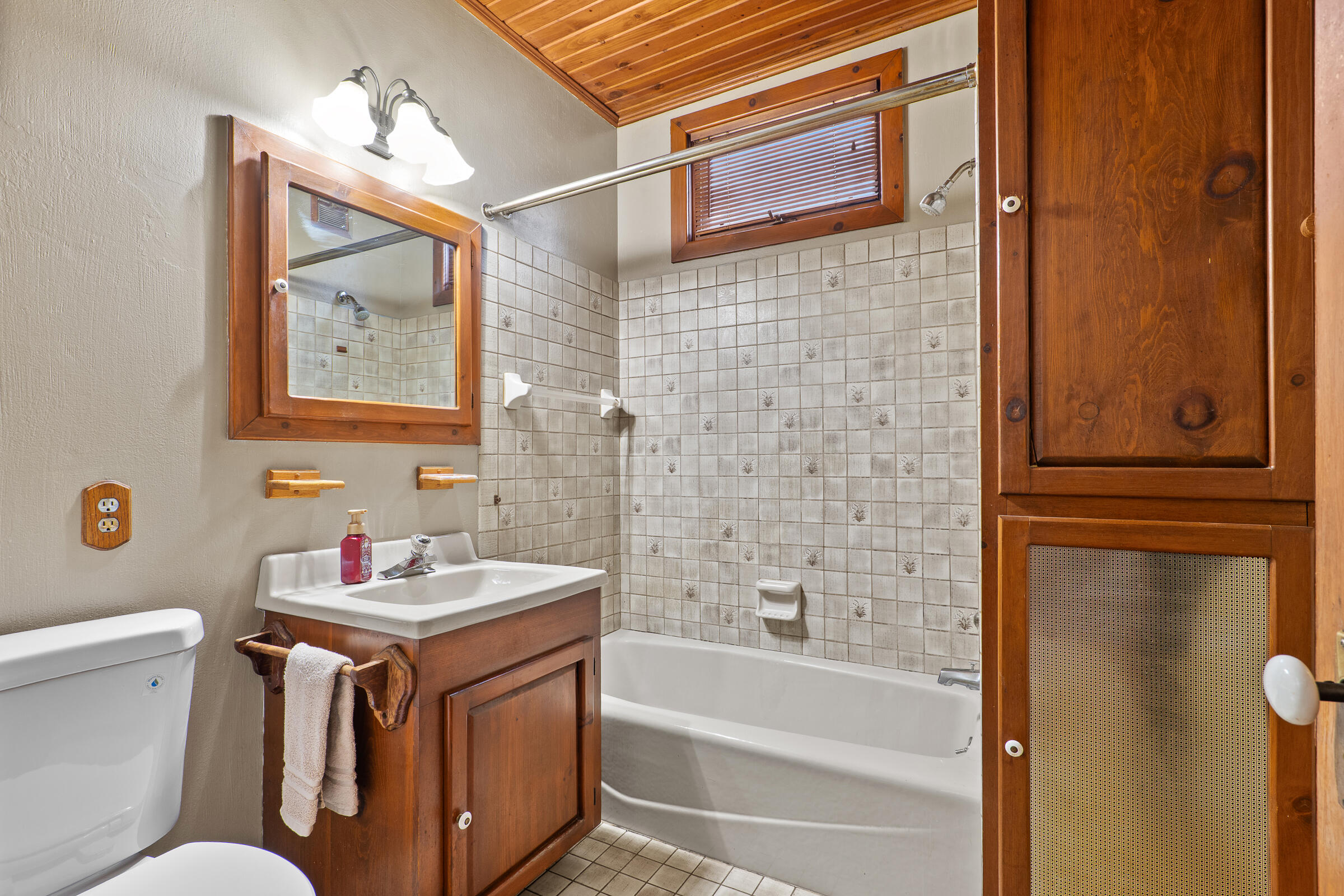 851 North 10th Street Manitowoc, WI 54220 - Photo 16 of 39 Main Floor Bathroom