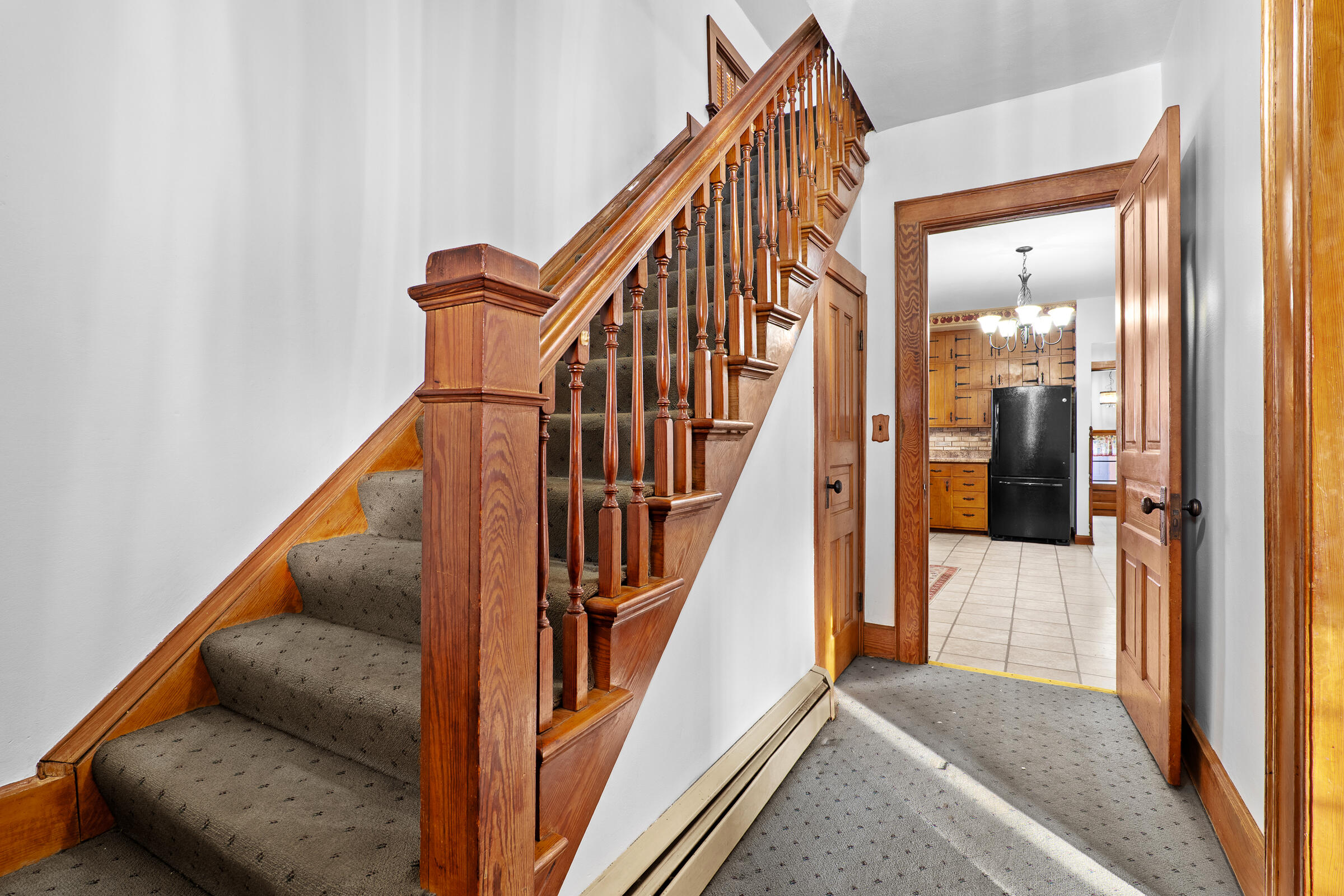 851 North 10th Street Manitowoc, WI 54220 - Photo 2 of 39 Come on in...