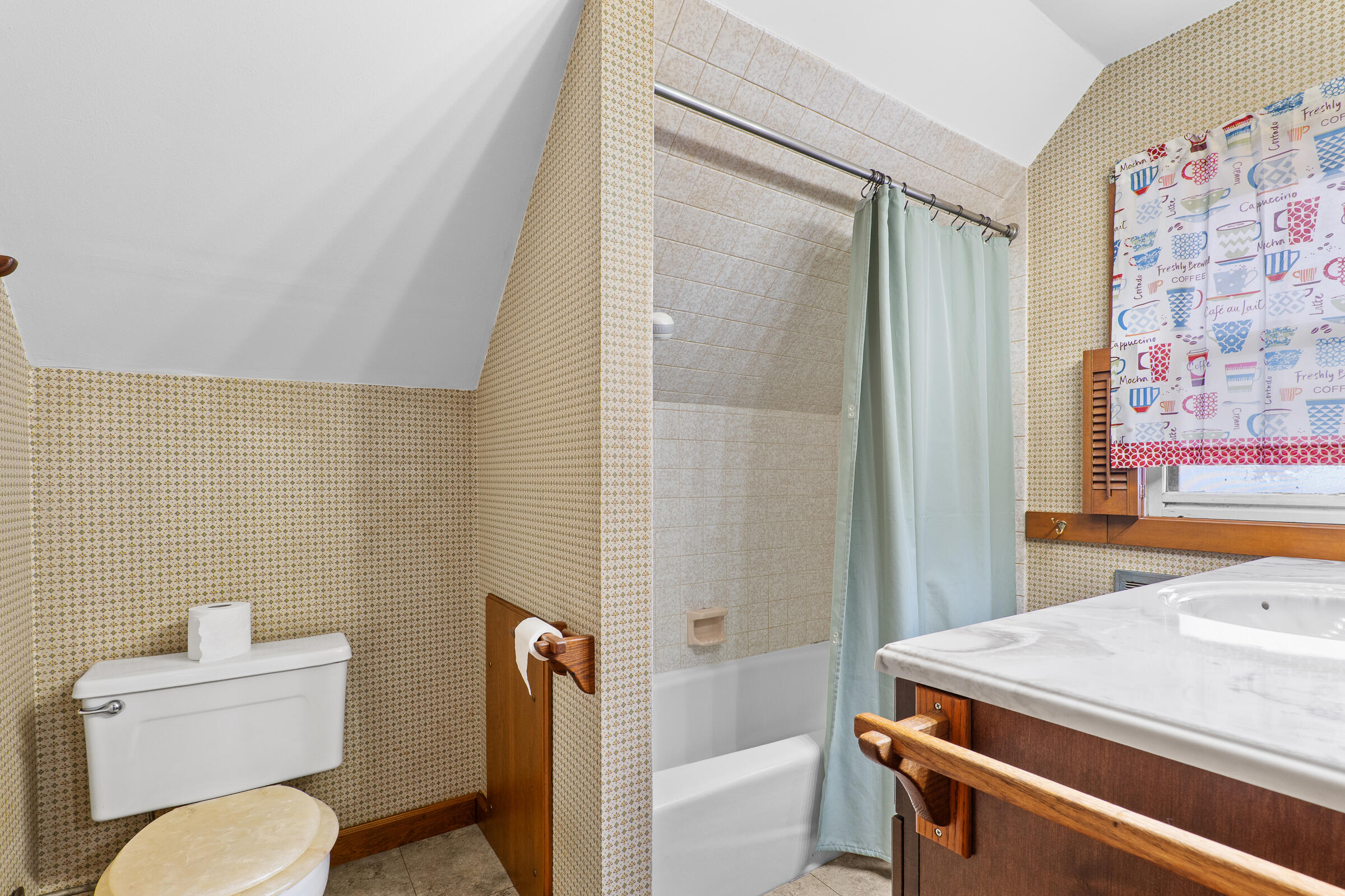 851 North 10th Street Manitowoc, WI 54220 - Photo 26 of 39 Ensuite