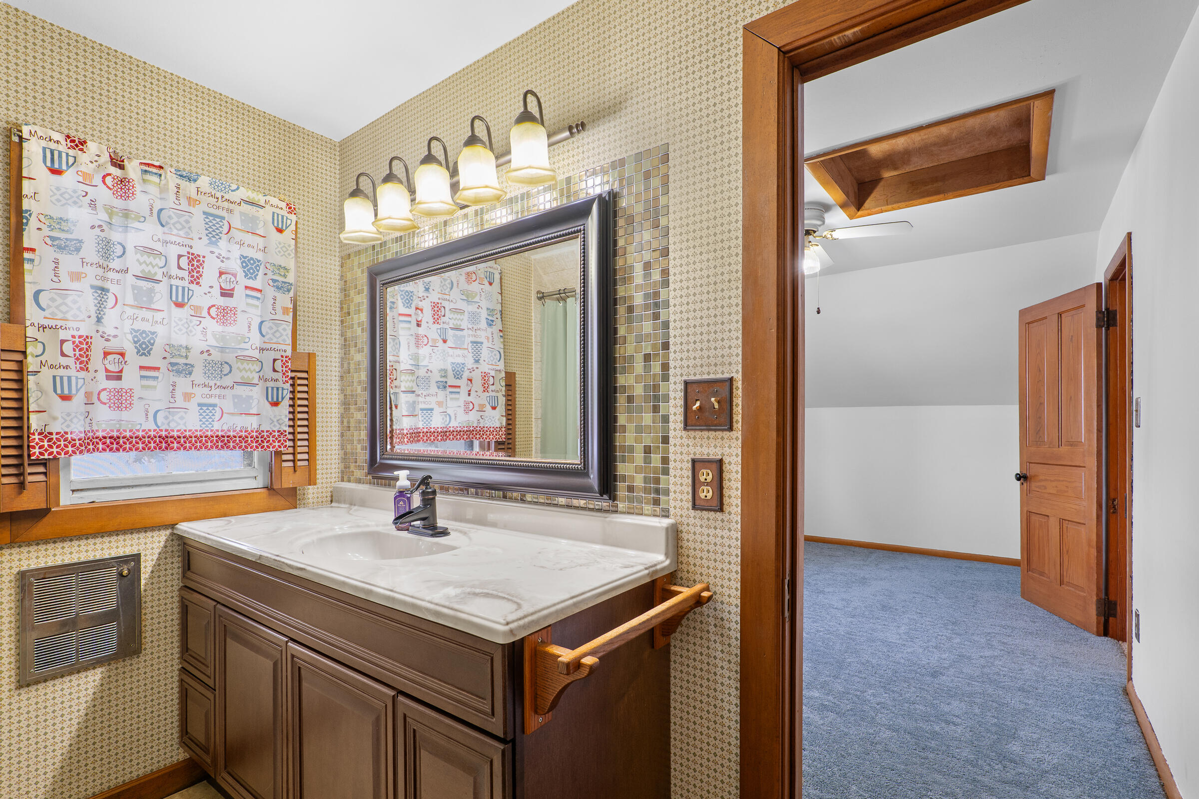 851 North 10th Street Manitowoc, WI 54220 - Photo 27 of 39 Ensuite