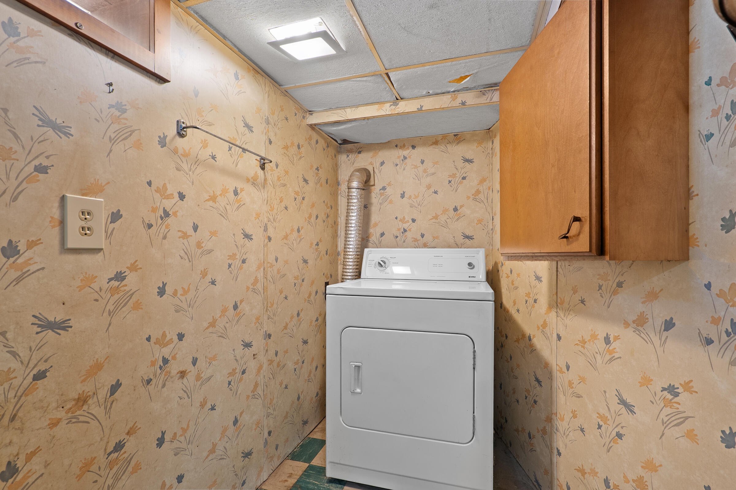 851 North 10th Street Manitowoc, WI 54220 - Photo 31 of 39 Laundy Room