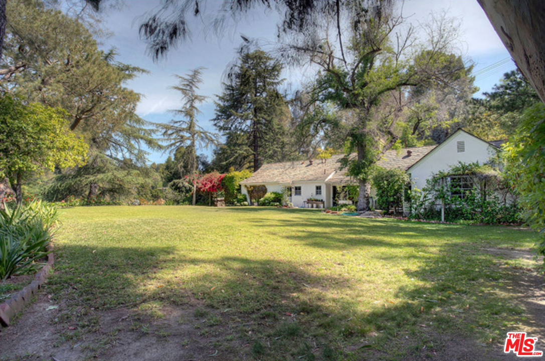 2841 Roscomare Road Los Angeles, CA 90077 - Photo 3 of 4