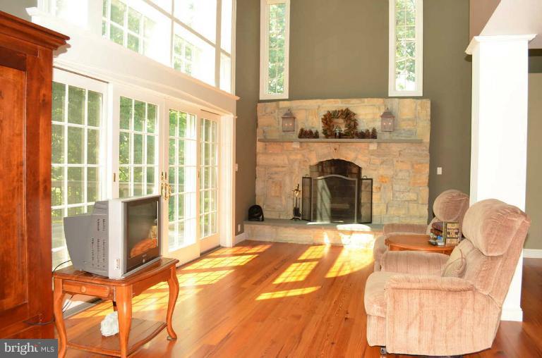 201 Patuxent Road Laurel, MD 20707 - Photo 3 of 30 Family Room