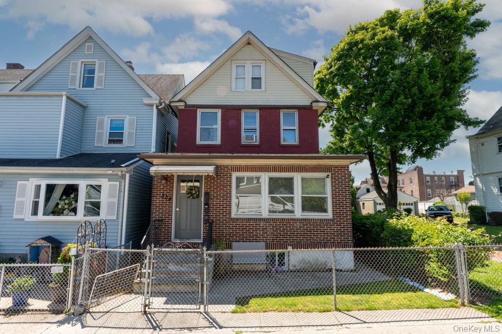 304 Lockwood Avenue New Rochelle, NY 10801 - Photo 2 of 23