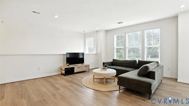 $2,250 | 12109 Oxford Landing Drive, Unit 201, Glen Allen, VA 23059