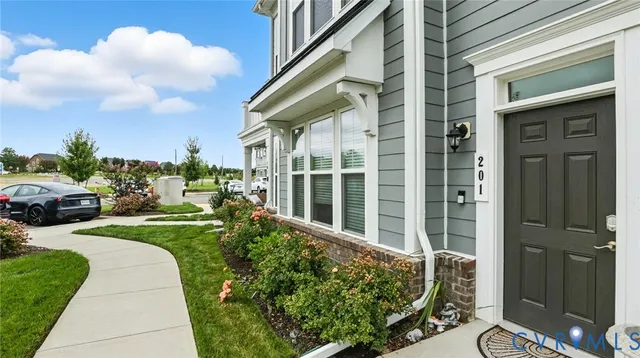 $2,250 | 12109 Oxford Landing Drive, Unit 201, Glen Allen, VA 23059