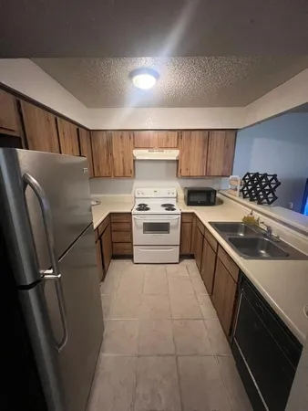$1,950 | 6843 Greenway Chase Street, Unit 6843, Houston, TX 77072