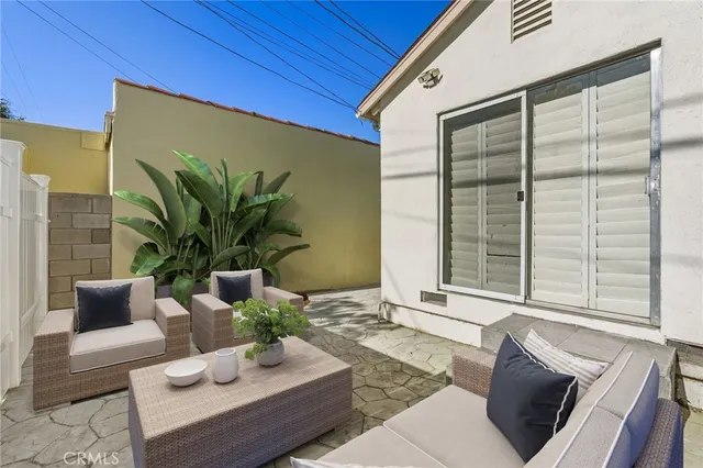 a potted plant sitting on the side of a building