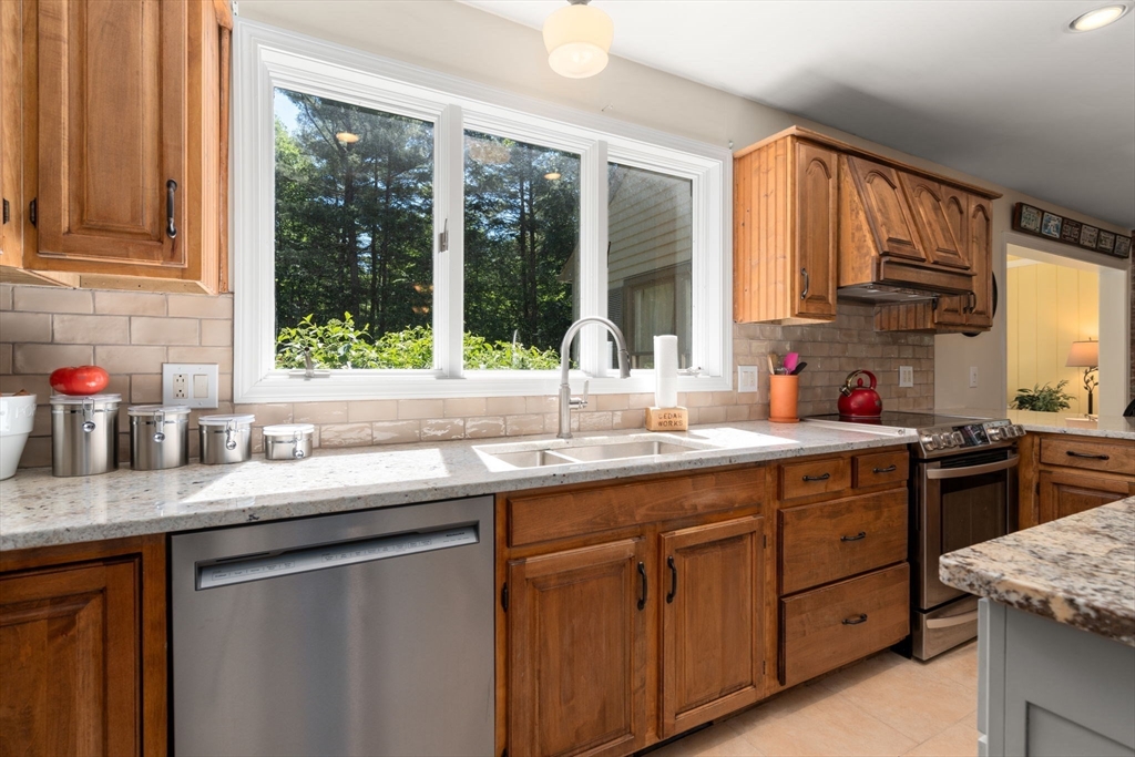 180 Loomis Ridge Road Westfield, MA 01085 - Photo 8 of 39
