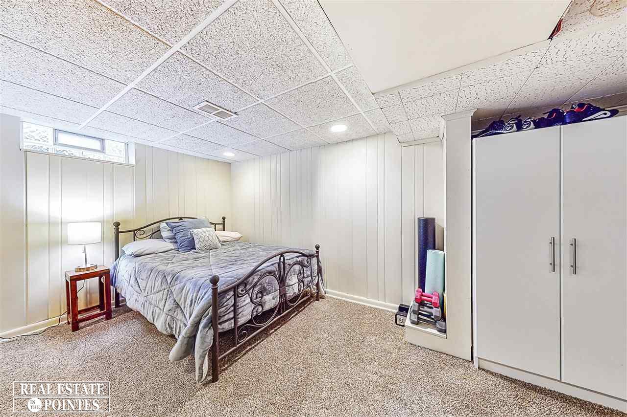 1887 Broadstone Road Grosse Pointe Woods, MI 48236 - Photo 29 of 41