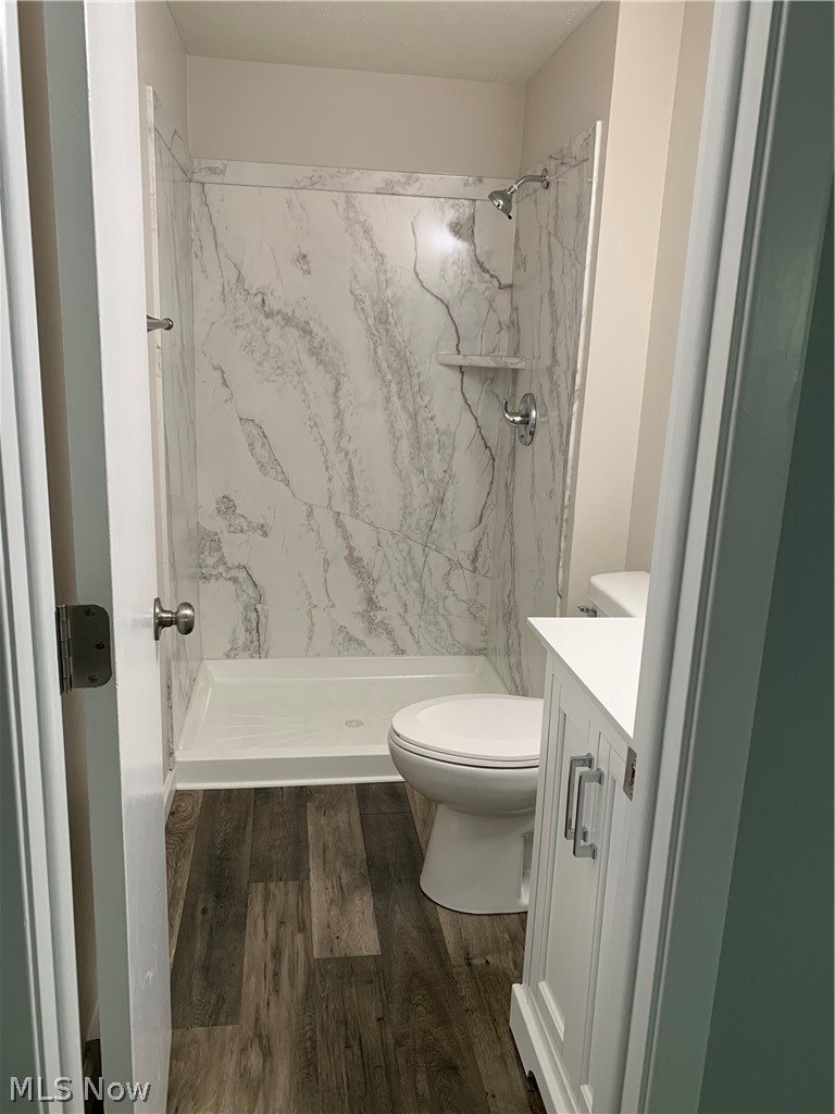 18124 Drake Road Strongsville, OH 44136 - Photo 17 of 27 Master bath