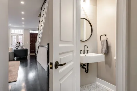 $2,000,000 | 1633 North Wolcott Avenue, Chicago, IL 60622