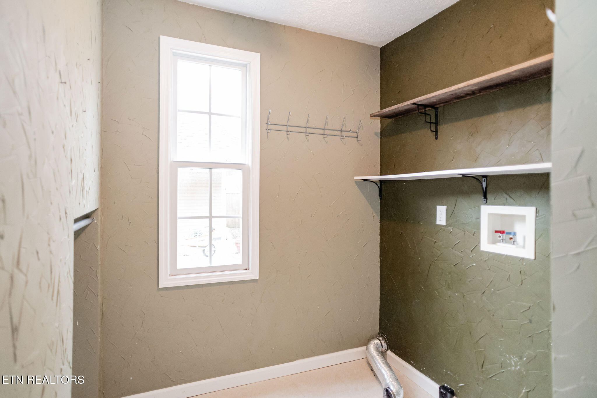 538 Foster Road Lenoir City, TN 37771 - Photo 20 of 34 Laundry Room