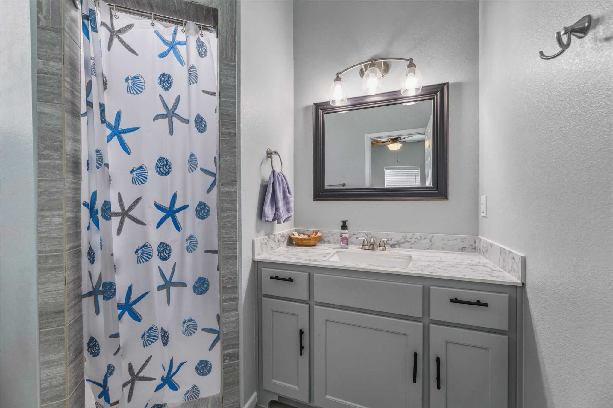 920 Palm View Crystal Beach, TX 77650 - Photo 20 of 26 a bathroom with a sink and a mirror