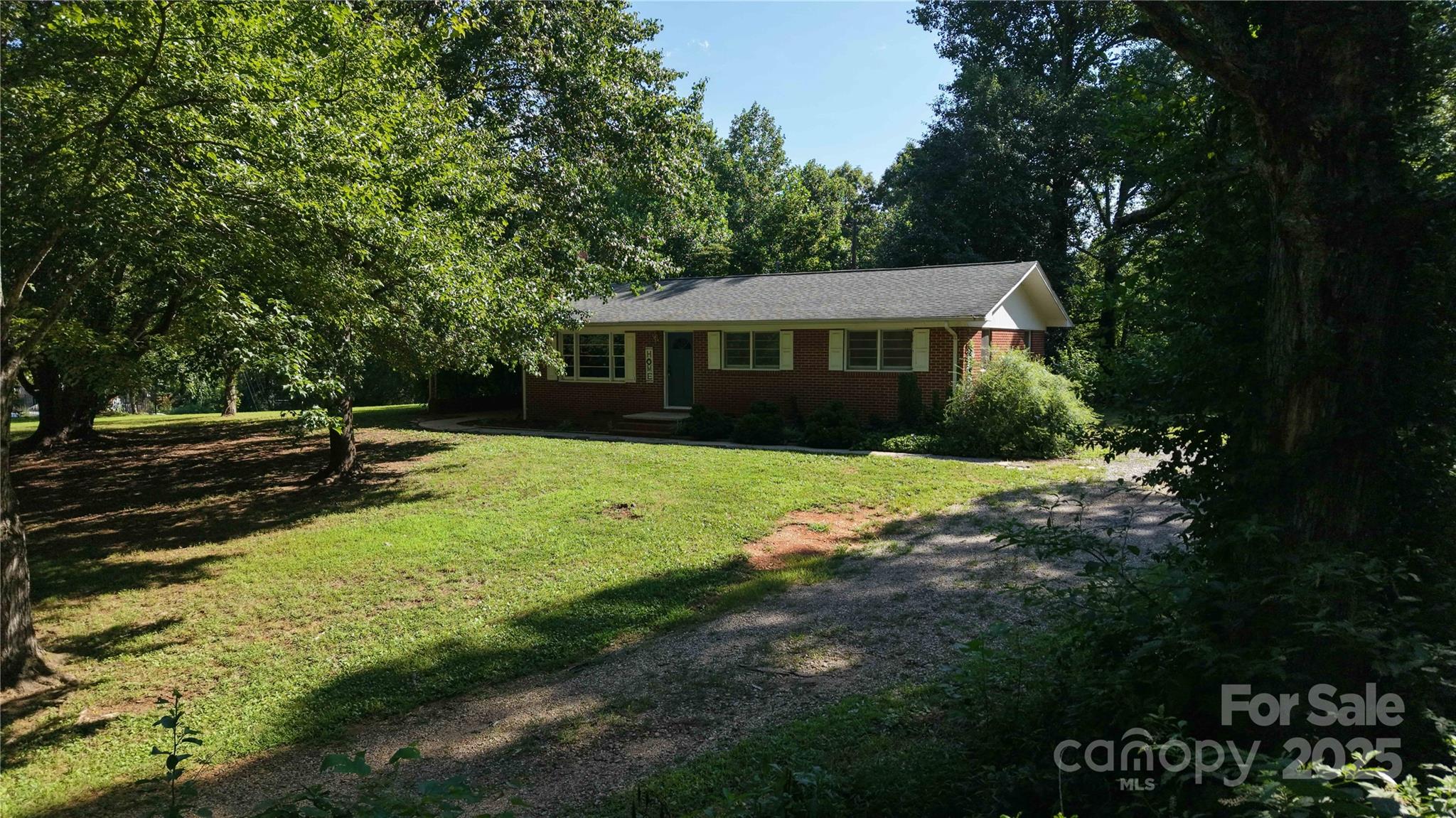 185 Waycaster Road Marion, NC 28752 - Photo 2 of 32 Gallery Image 2