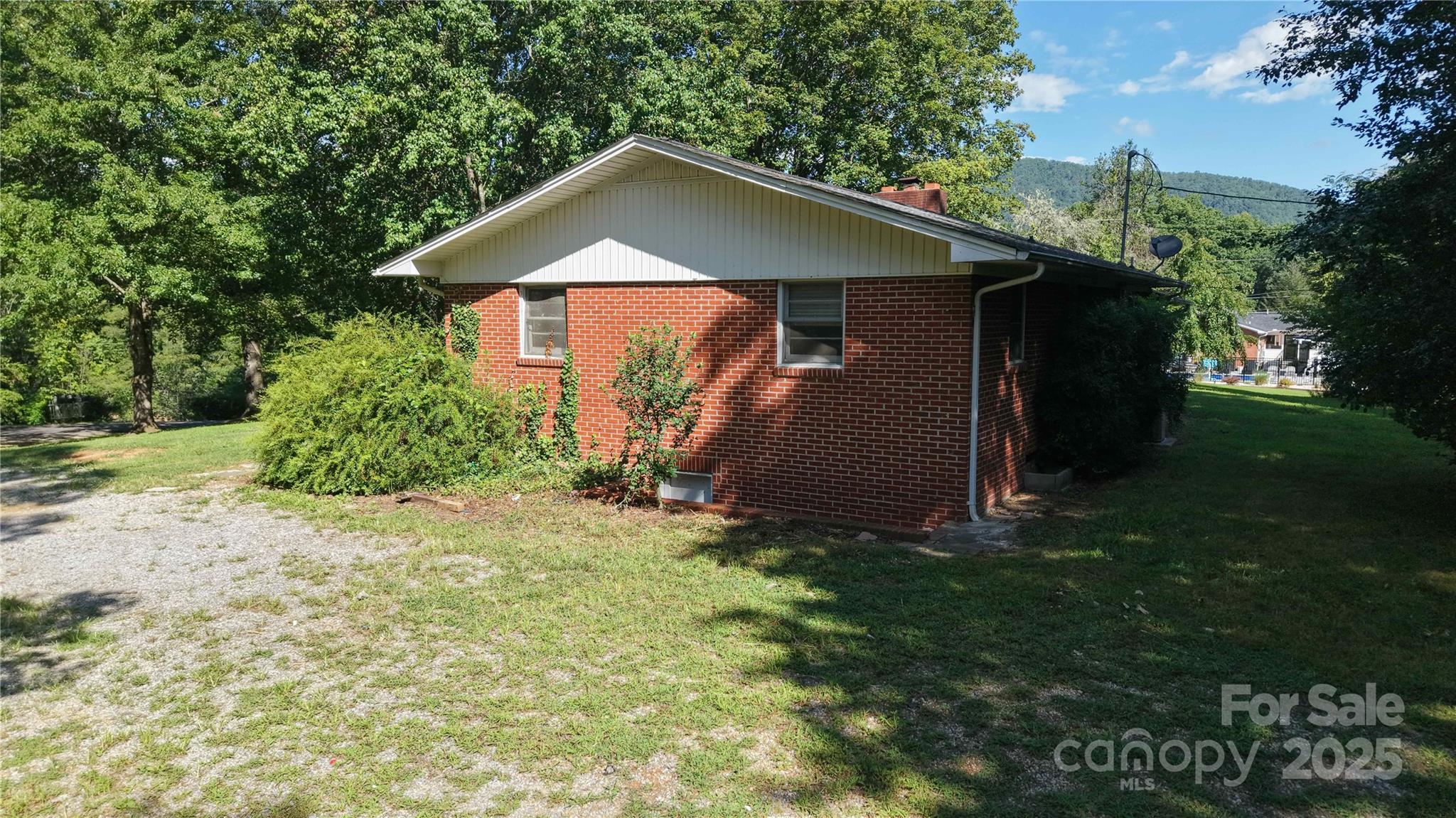 185 Waycaster Road Marion, NC 28752 - Photo 30 of 32 Gallery Image 30