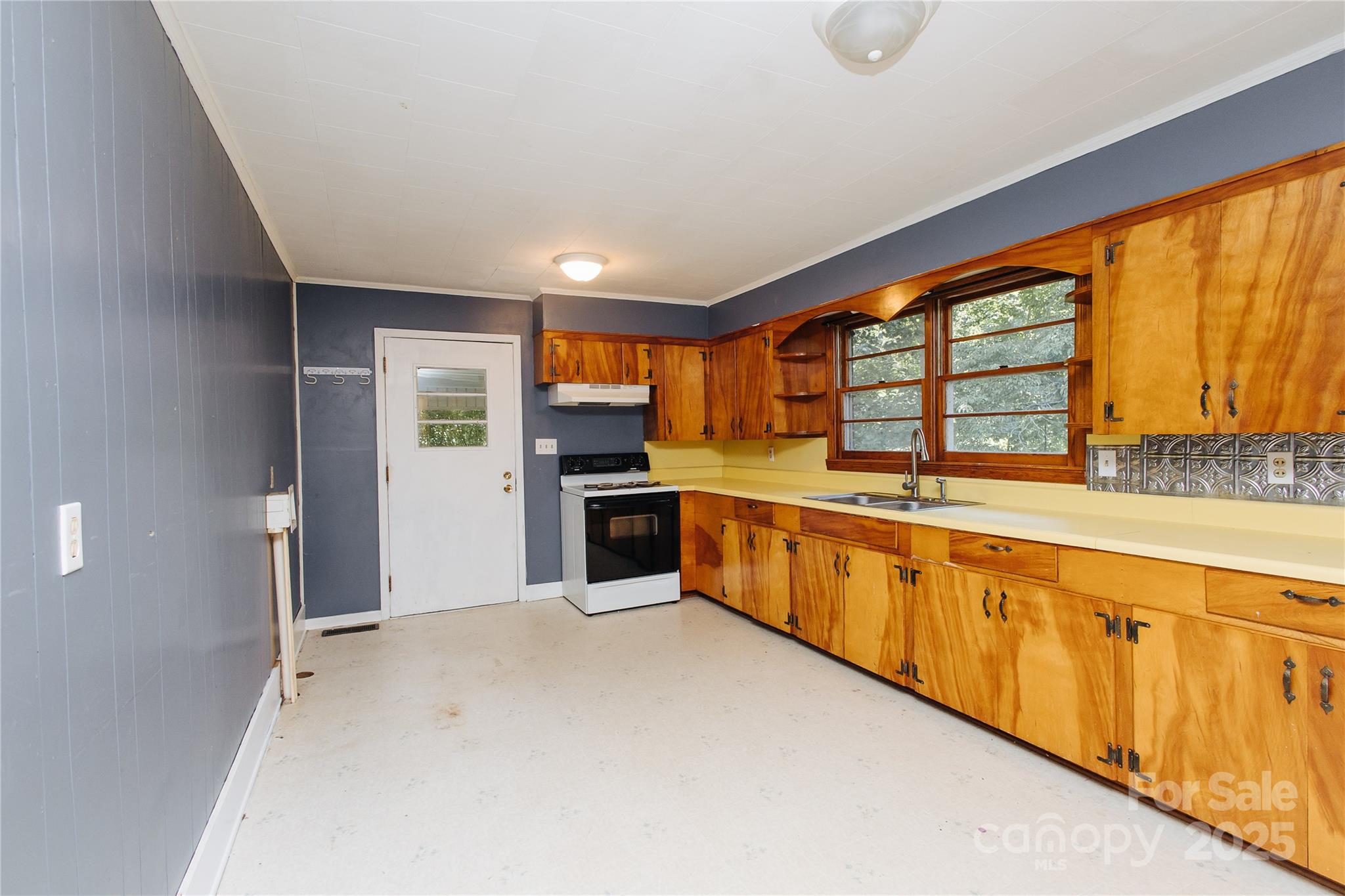 185 Waycaster Road Marion, NC 28752 - Photo 6 of 32 Gallery Image 6