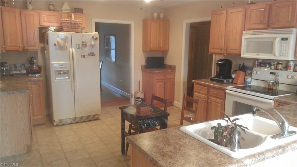 114 Courts Road Reidsville, NC 27320 - Photo 3 of 4 Kitchen