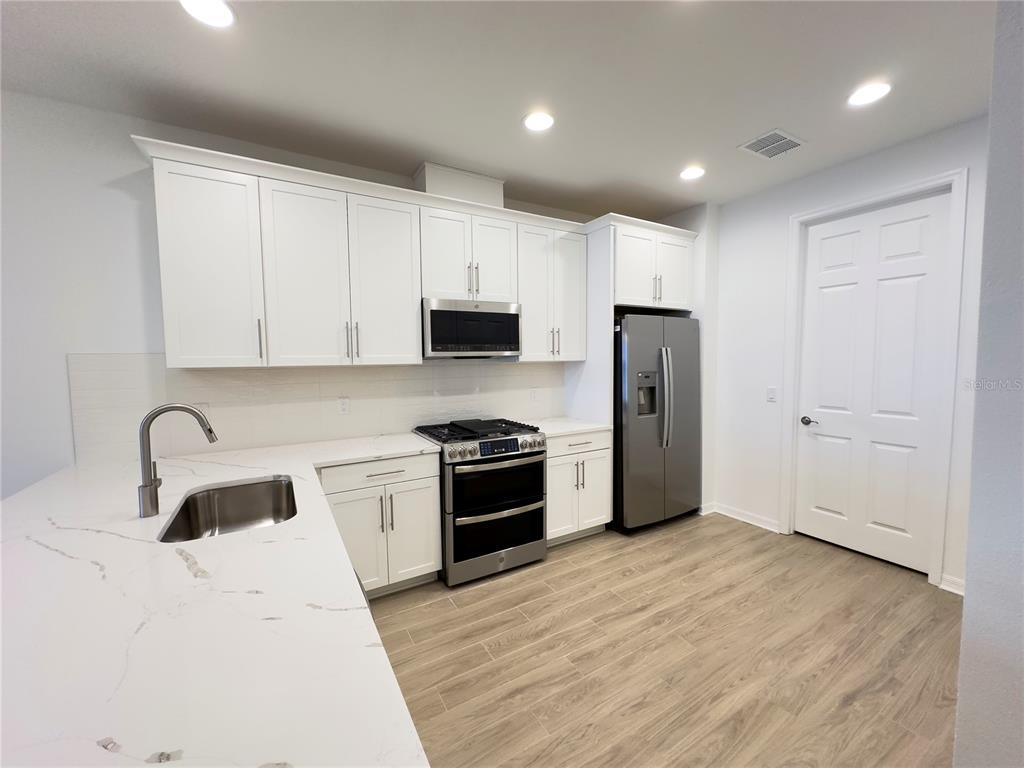 17929 Cherished Loop Lakewood Ranch, FL 34211 - Photo 5 of 30