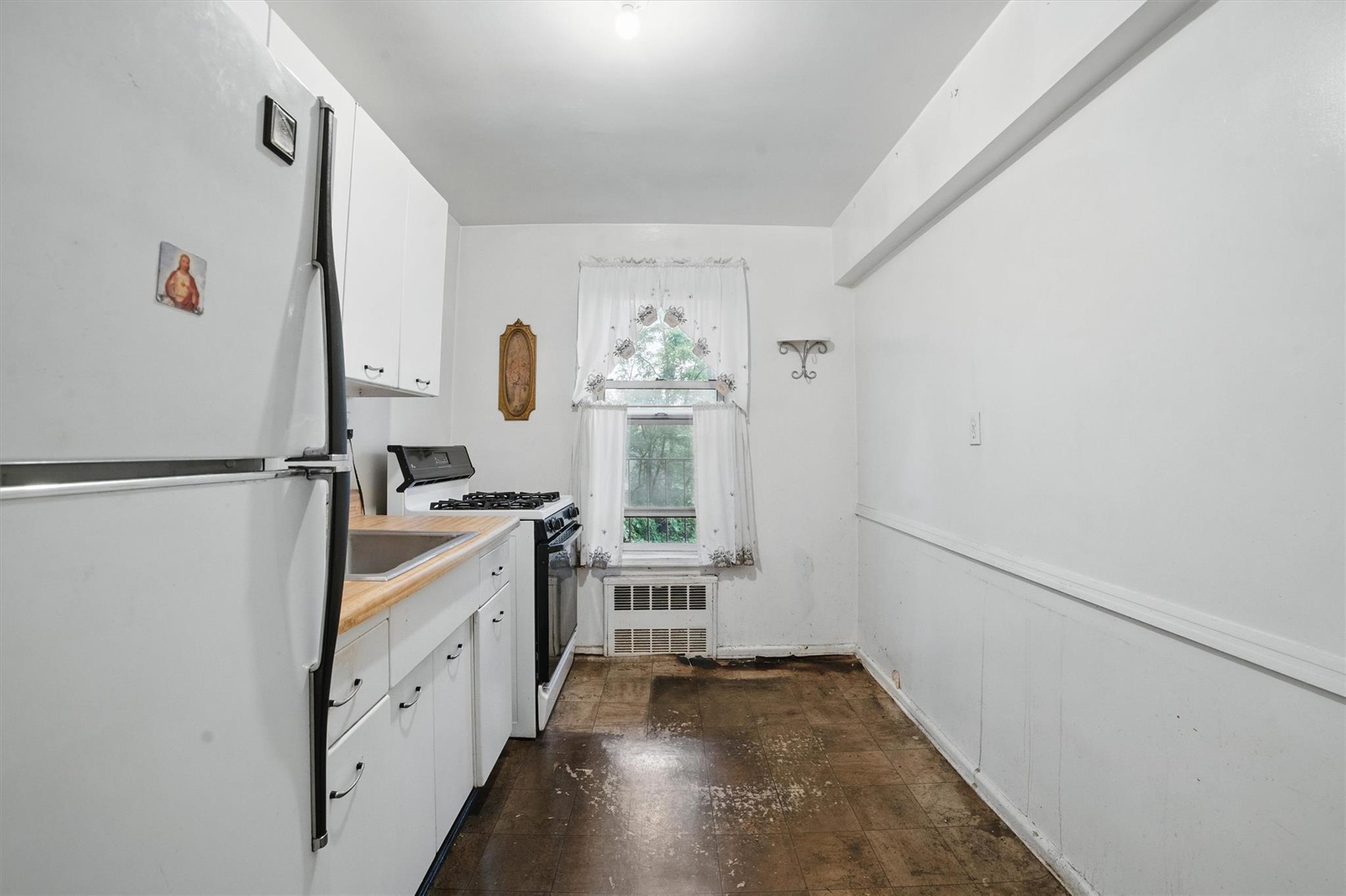 682 Tuckahoe Road, Unit 1A Yonkers, NY 10710 - Photo 9 of 17 a hallway with sink and wooden floor