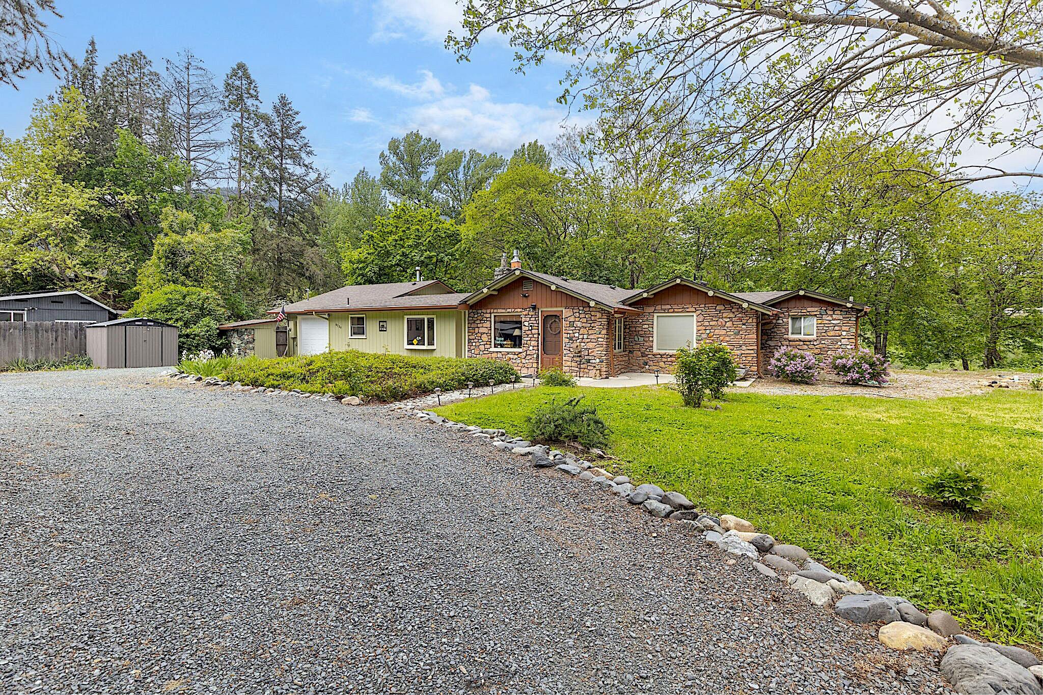 8720 Rogue River Highway Grants Pass, OR 97527 - Photo 2 of 51 33-web-or-mls-8720-rogue-river-hwy