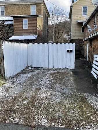 $600 | 456 Woodlane Avenue, Unit 2, Midland, PA 15059