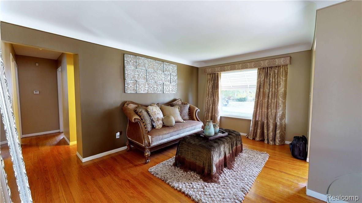 05 Living Room.jpg
