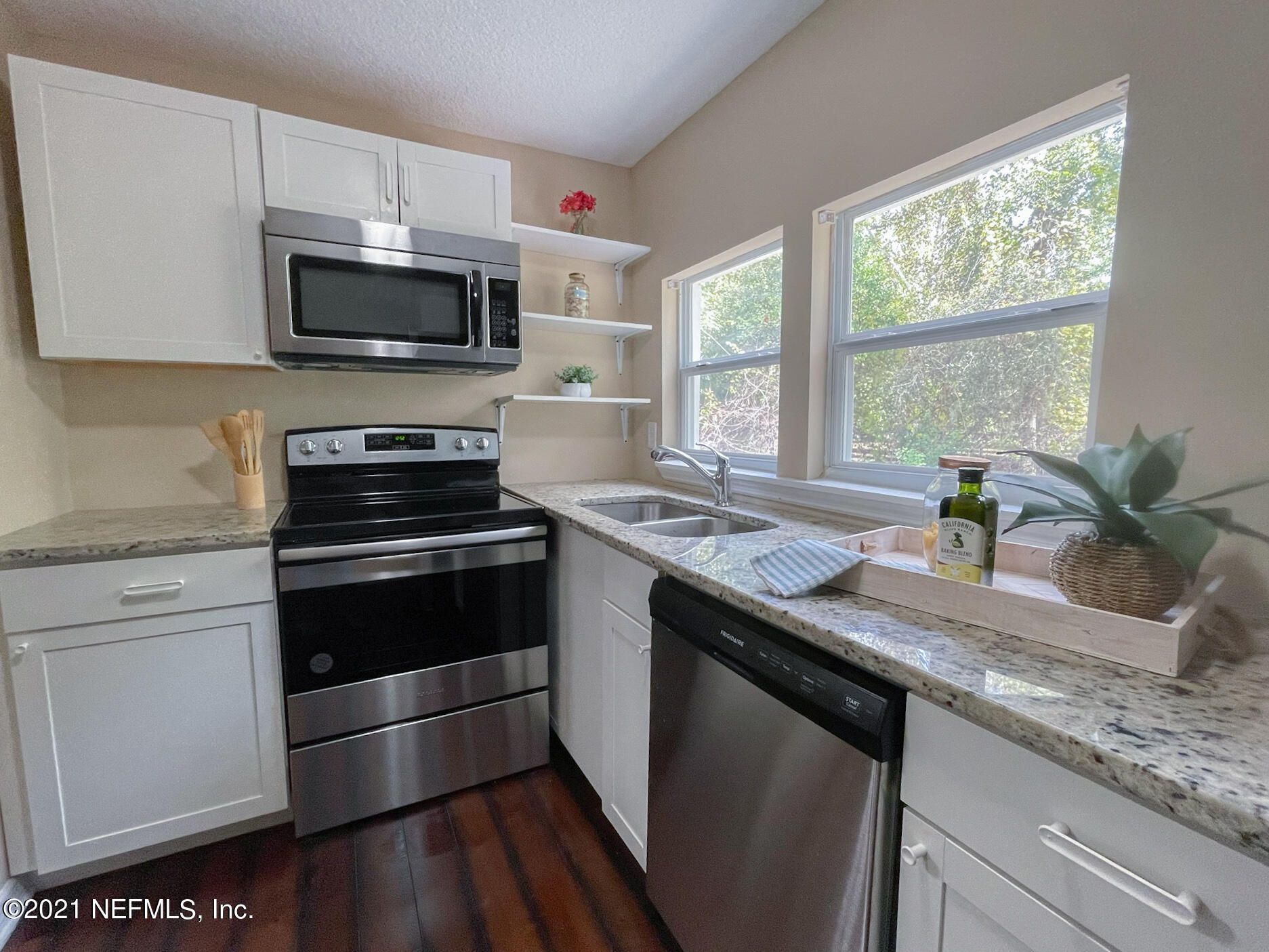 2157 Jernigan Road Jacksonville, FL 32207 - Photo 11 of 37 11 - Kitchen