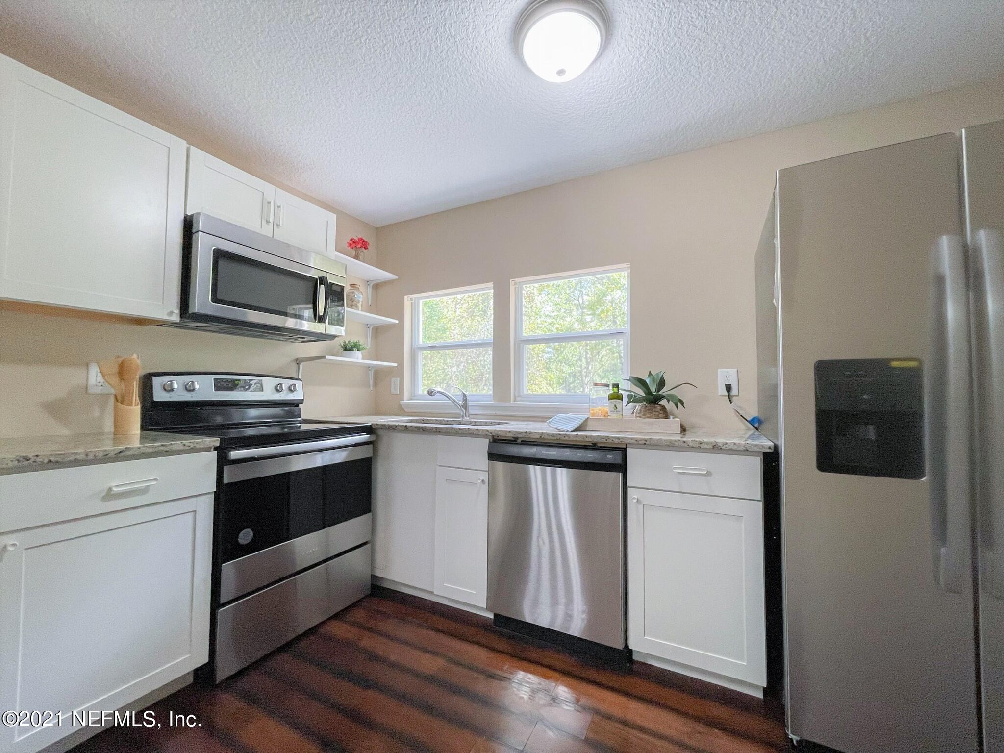 2157 Jernigan Road Jacksonville, FL 32207 - Photo 12 of 37 12 - Kitchen