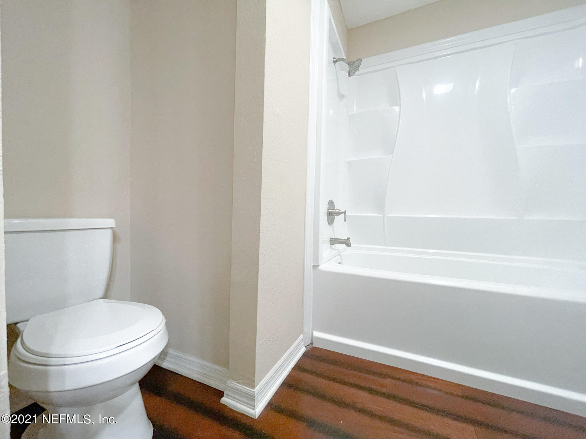 2157 Jernigan Road Jacksonville, FL 32207 - Photo 20 of 37 20 - Hall bathroom