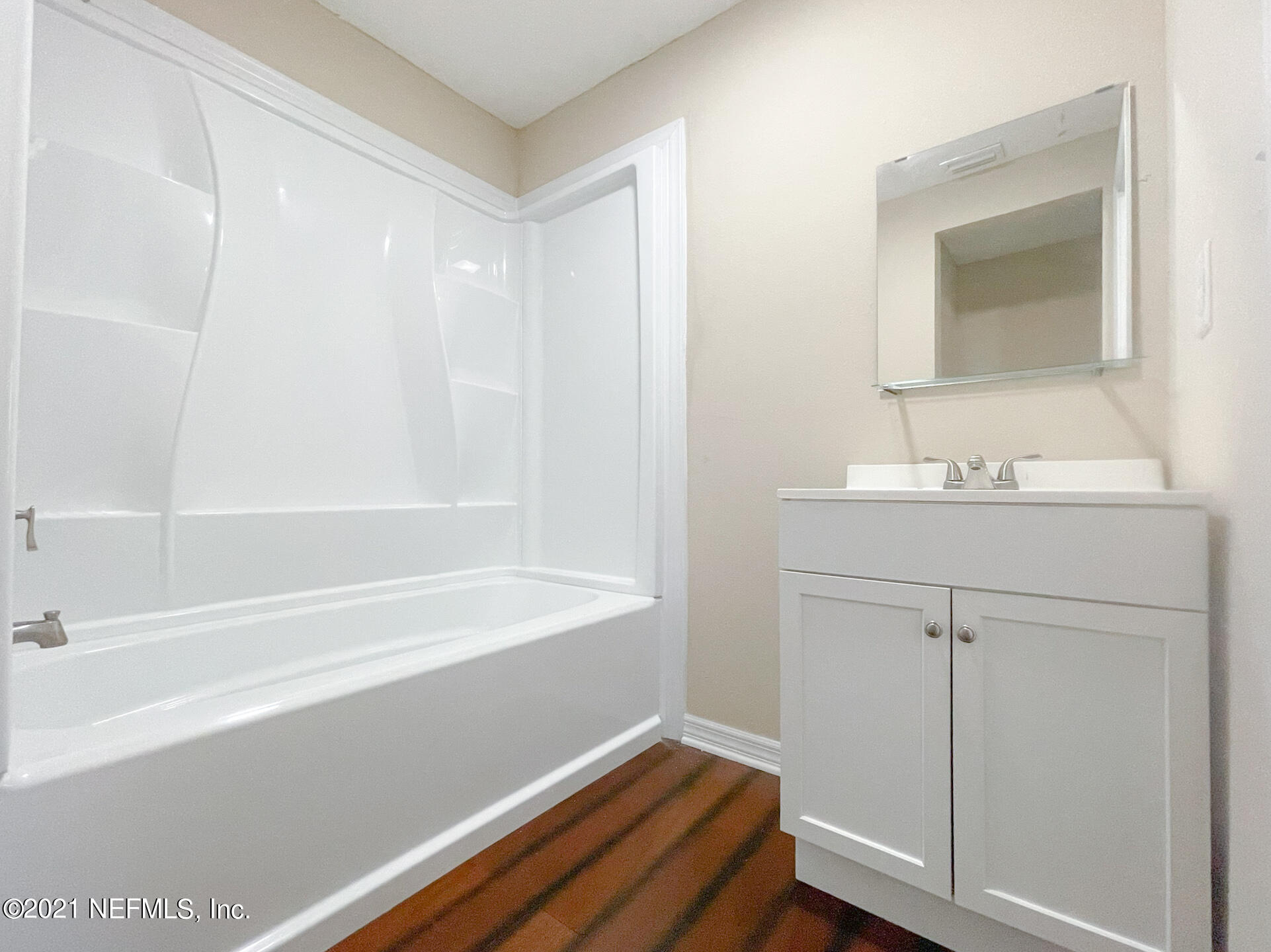 2157 Jernigan Road Jacksonville, FL 32207 - Photo 21 of 37 21 - Hall bathroom