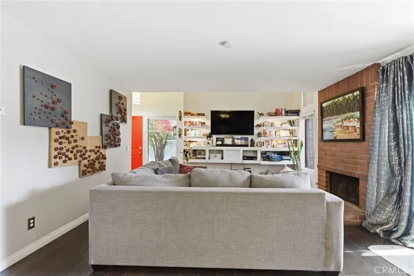 $910,000 | 905 Hyde Court, Costa Mesa, CA 92626
