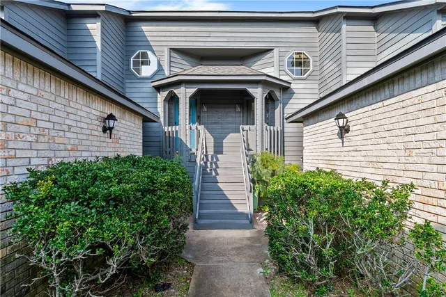 $224,900 | 210 Oak Bay Drive, Unit 1203 1203, Rockport, TX 78382