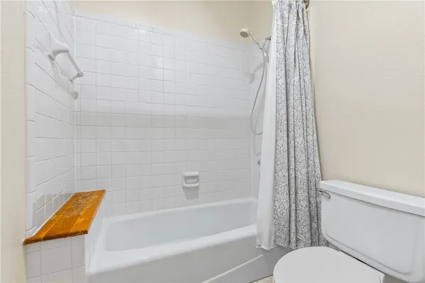 a bathroom with a toilet and a bathtub