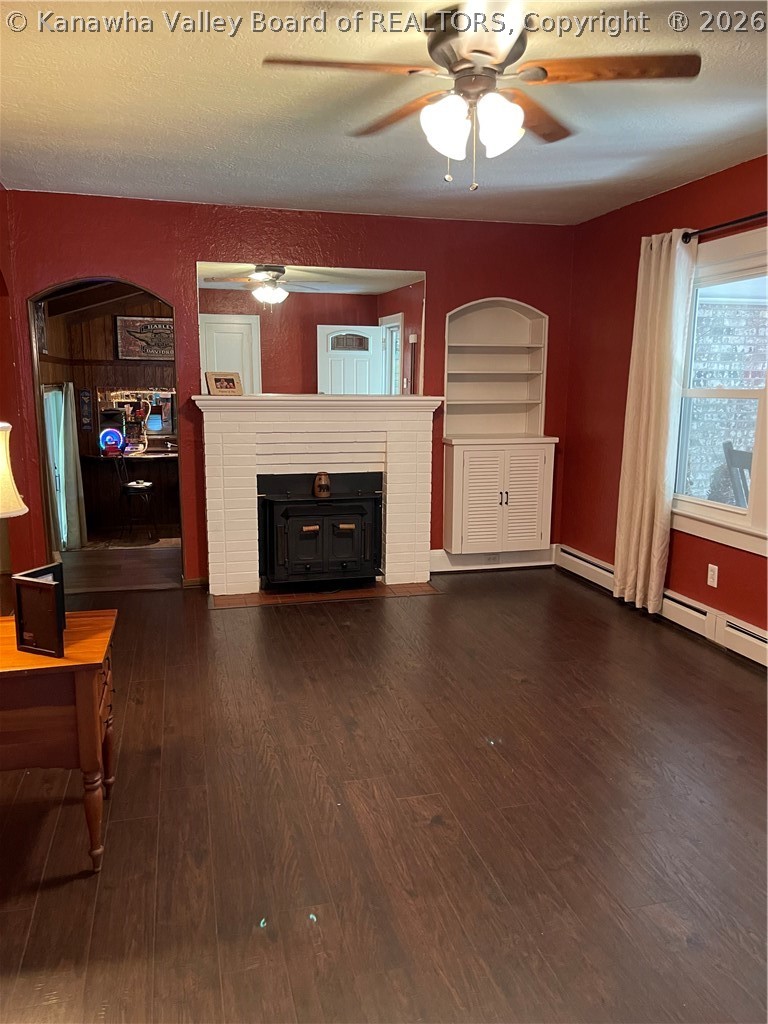 201 Bluestone Road Mount Hope, WV 25880 - Photo 4 of 22 living room