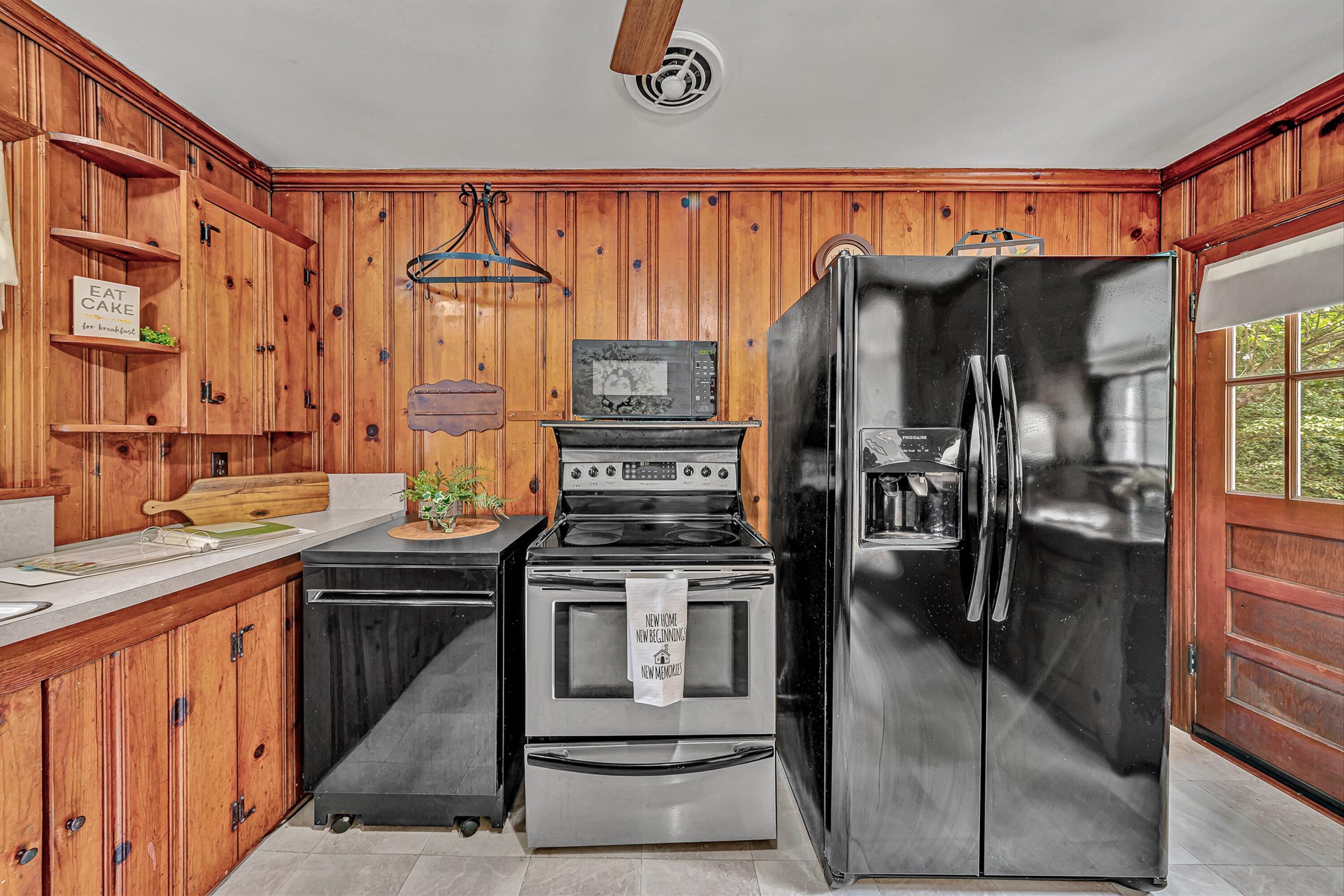1035 Clearfield Road Southwest Roanoke, VA 24015 - Photo 11 of 43 Kitchen