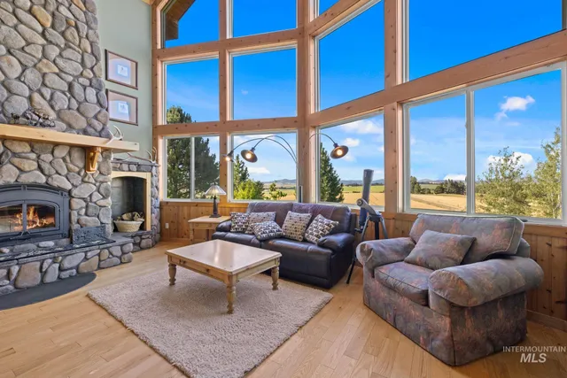 $1,495,000 | 1199 Walker Road, Viola, ID 83872