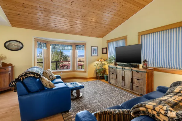 $1,495,000 | 1199 Walker Road, Viola, ID 83872