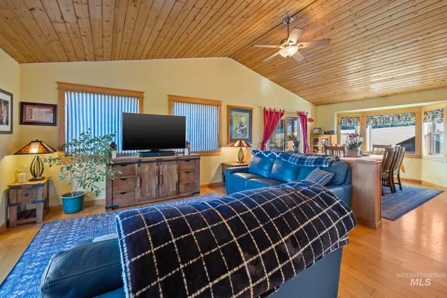 $1,495,000 | 1199 Walker Road, Viola, ID 83872