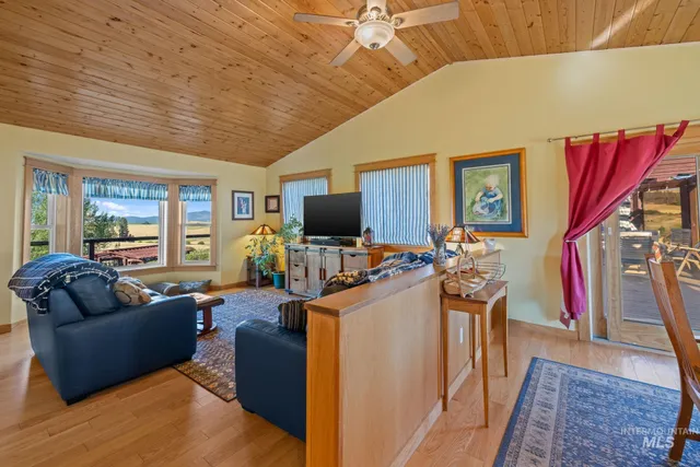 $1,495,000 | 1199 Walker Road, Viola, ID 83872