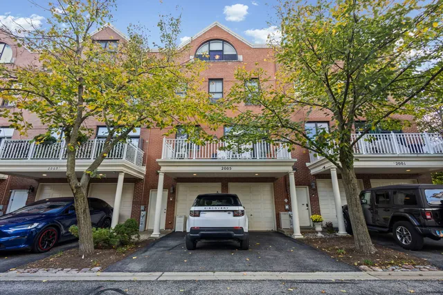 $775,000 | 2005 Valor Court, Glenview, IL 60026