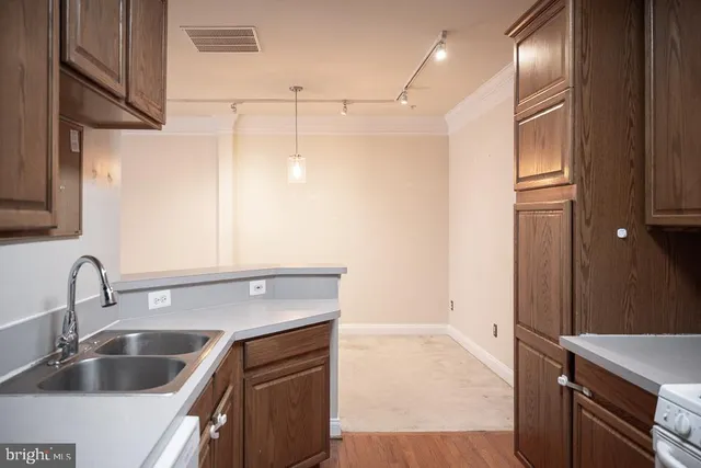 $3,900 | 5115 Grimm Drive, Alexandria, VA 22304