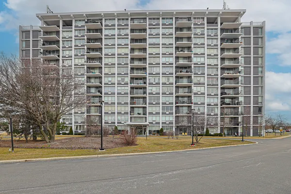 $274,900 | 8815 West Golf Road, Unit 6I, Niles, IL 60714