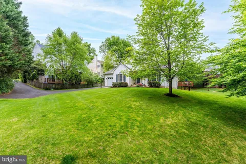 $769,900 | 5715 Flagler Drive, Centreville, VA 20120