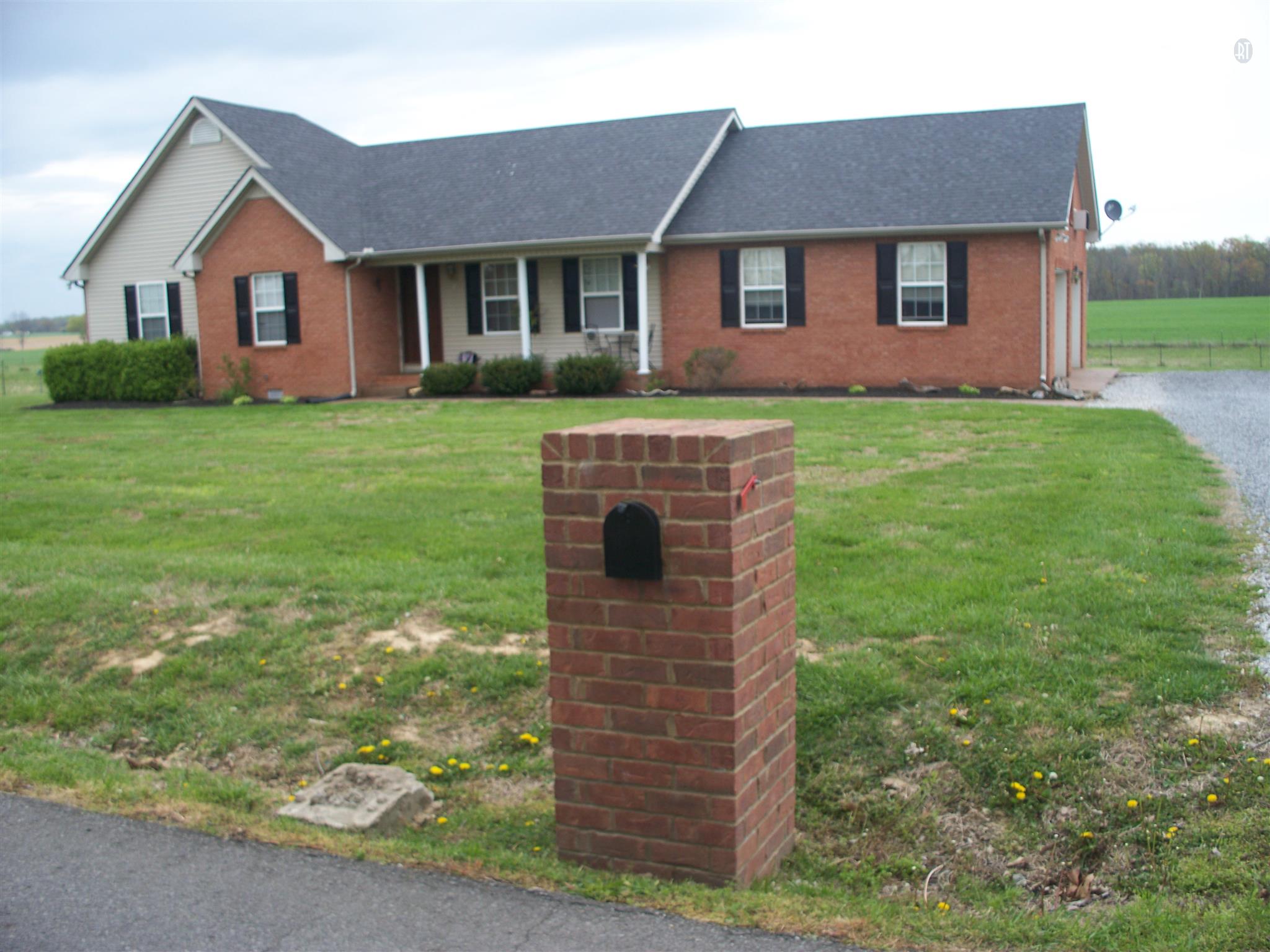 166 Cook Road Portland, TN 37148 - Photo 2 of 11 a front view of a house with garden