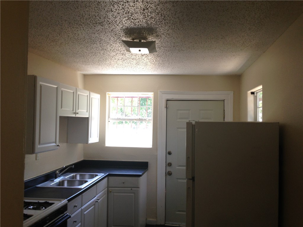 1704 Tillery Street Austin, TX 78721 - Photo 4 of 7