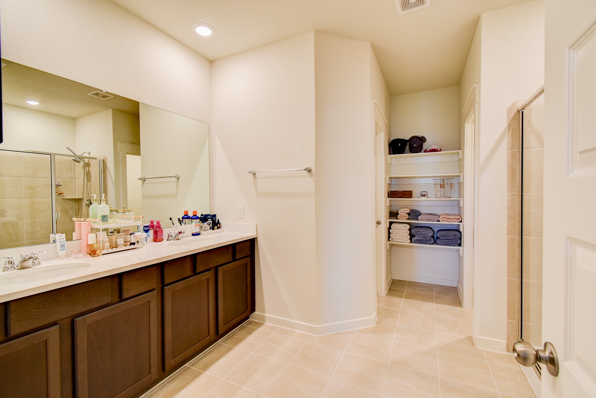 205 Laura Leigh Lane Angleton, TX 77515 - Photo 13 of 29 Primary Bath